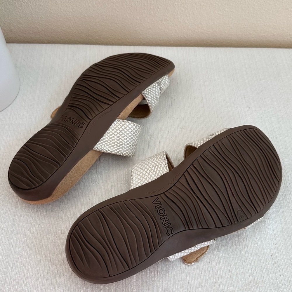 Vionic Skylar White Leather Snake Skin Texture Buckle Orthotic Sandals Womens 9* - Picture 15 of 15